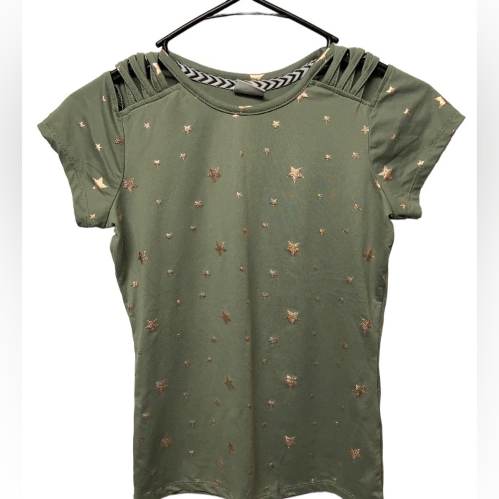 Girls tee. ‎ Army green